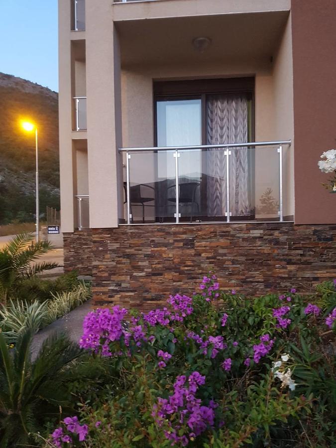 Bozovic Apartamento Bečići Exterior foto